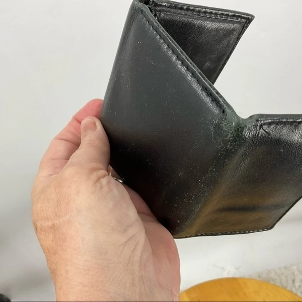 Ives Saint Laurent men’s tri fold black leather wallet